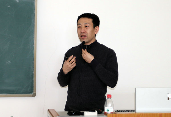 护理学院副院长李强副教授作培训