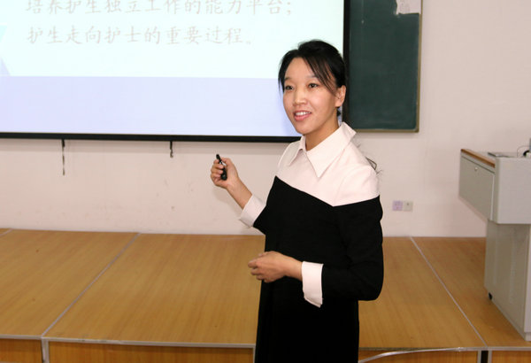 附属一院护理部主任王秀清副教授作培训