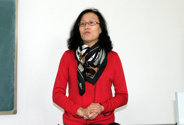 护理学院院长杨立群教授致辞并作培训